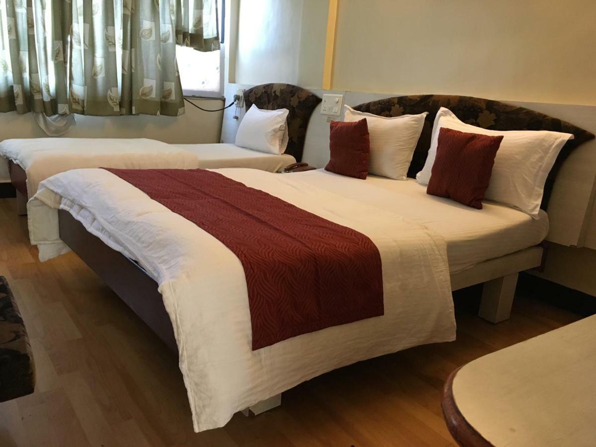 Hotel Tourist International 푸네 외부 사진